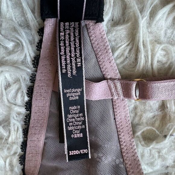 Victoria's Secret Lace Lightly Lined Plunge Black & pink Bra LUXE LINGERIE 32DD - Picture 9 of 9